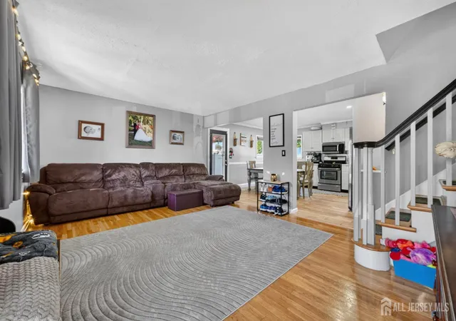 3rd image of 5 Jupiter Ct, South Amboy, NJ 08879 | MLS# 2701802R