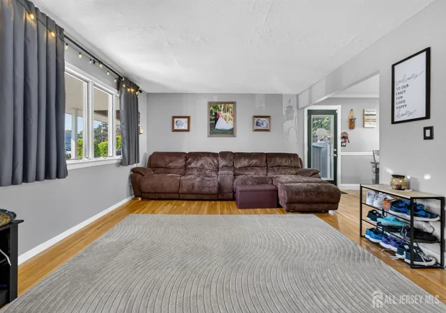 4th image of 5 Jupiter Ct, South Amboy, NJ 08879 | MLS# 2701802R