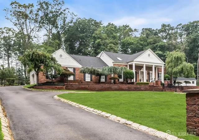 4th image of 6 Deep Wood Ln, Colts Neck, NJ 07722 | MLS# 2702943R