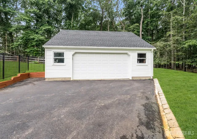 52nd image of 6 Deep Wood Ln, Colts Neck, NJ 07722 | MLS# 2702943R