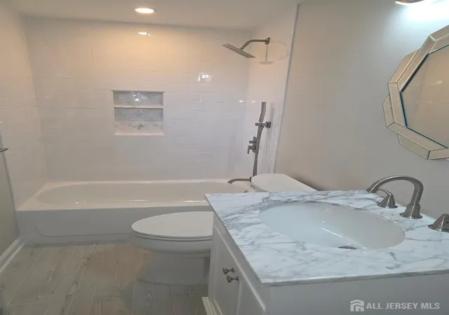 44th image of 21 Market St, Edison, NJ 08817 | MLS# 2701880R