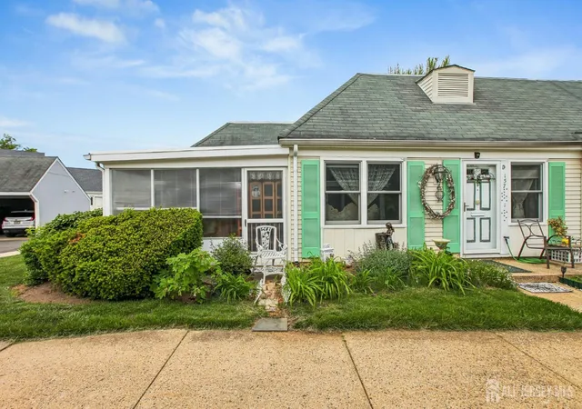 2nd image of 157 Pelham Ln, Monroe Township, NJ 08831
