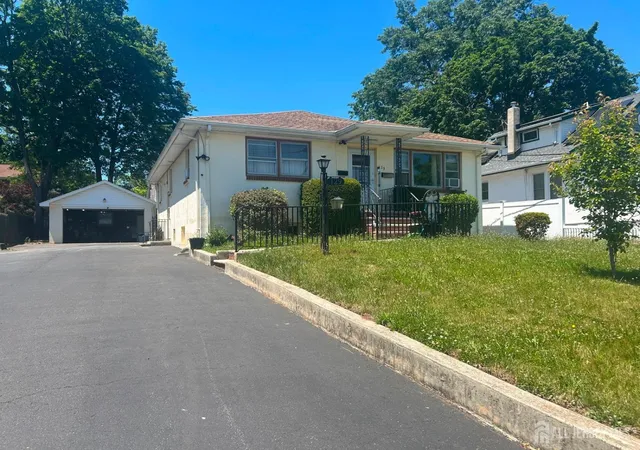 2nd image of 129 Hampton St, Metuchen, NJ 08840 | MLS# 2701791R