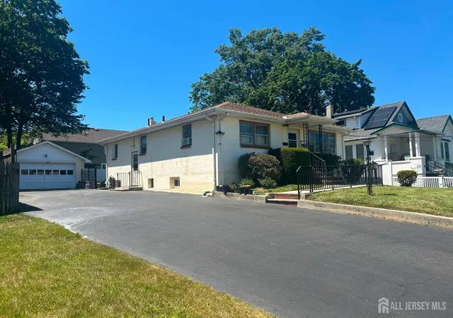 Photo 3 of Single family home for sale at 129 Hampton St, Metuchen, NJ 08840 | MLS# 2701791R | Listing updated on 2026-09-14