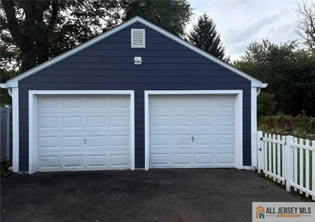 Photo 3 of Single family home for sale at 855 Newton St, North Brunswick, NJ 08902 | MLS# 2660541M | Listing updated on 2025-10-08
