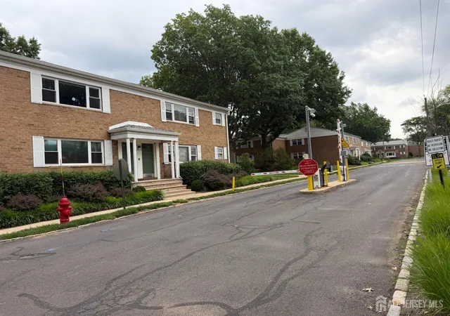 2nd image of 160 Evergreen Rd, Edison, NJ 08837