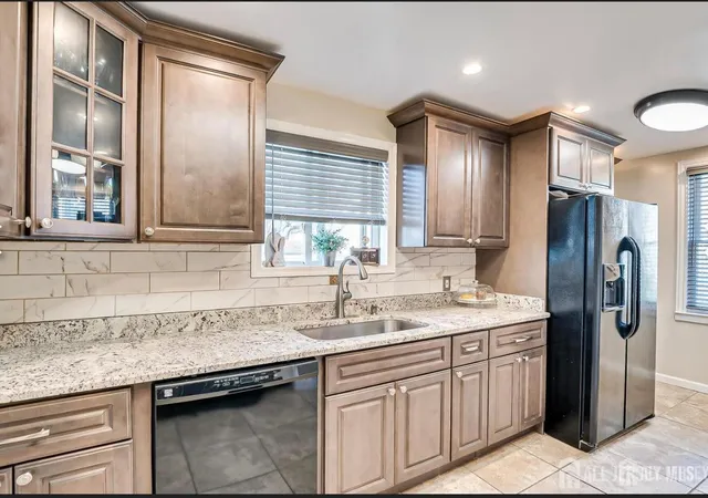 Homes for sale in Avenel, NJ | 33 Park Ave W, Avenel, NJ 07001 | MLS# 2609660R