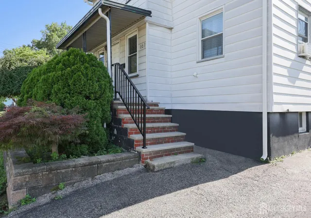 Photo 3 of Single family home for sale at 661 Leone St, Woodbridge, NJ 07095 | MLS# 2701185R | Listing updated on 2026-08-24