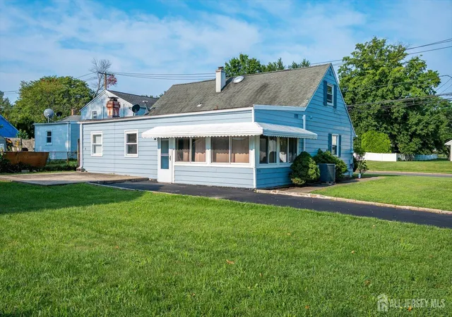 Photo 3 of Single family home for sale at 530 Wood Ave, Iselin, NJ 08830 | MLS# 2702715R | Listing updated on 2026-08-21