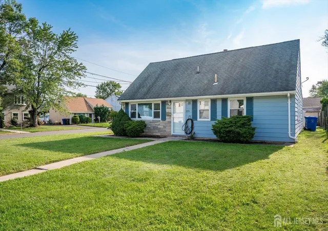 Photo 4 of Single family home for sale at 530 Wood Ave, Iselin, NJ 08830 | MLS# 2702715R | Listing updated on 2026-08-21