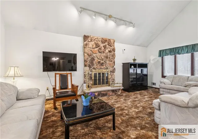 4th image of 2 Grenoble Ct, Matawan, NJ 07747 | MLS# 2661554M
