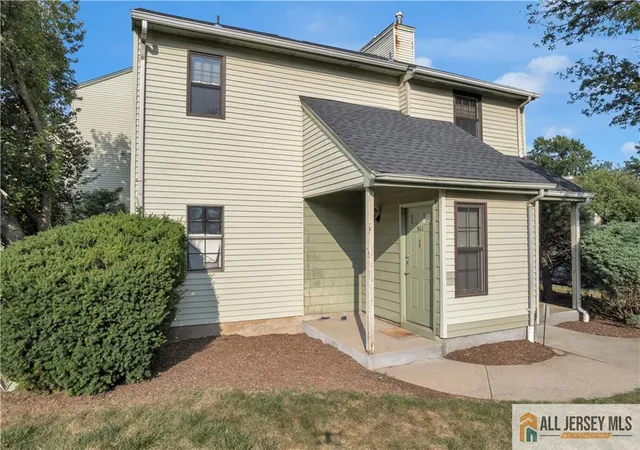 Photo 2 of Condo for sale at 901 Woodbridge Commons Way #901, Iselin, NJ 08830 | MLS# 2660758M | Listing updated on 2025-11-12