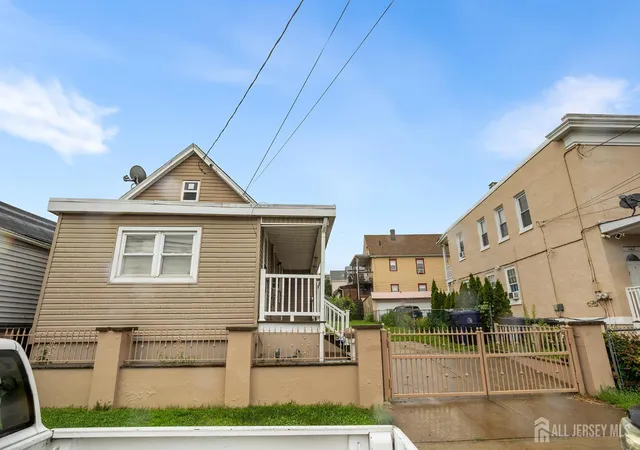 Photo 3 of Single family home for sale at 639 Johnstone St, Perth Amboy, NJ 08861 | MLS# 2702221R | Listing updated on 2026-09-11