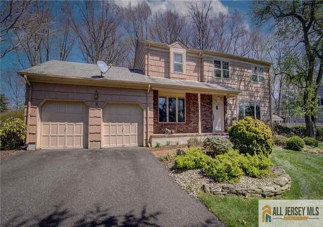 Photo 1 of Single family home for sale at 8 Valley Frg Dr, East Brunswick, NJ 08816 | MLS# 2661641M | Listing updated on 2026-04-16