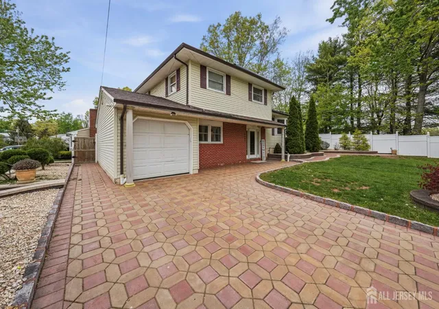 Homes for sale in North Brunswick, NJ | 1351 Suwanee Dr, North Brunswick, NJ 08902 | MLS# 2614993R