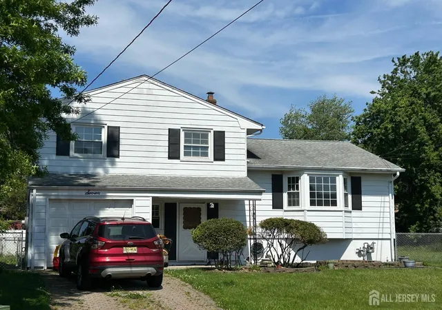 Photo 1 of Single family home for sale at 7 Bayberry Ct, Edison, NJ 08817 | MLS# 2616004R | Listing updated on 2026-08-18