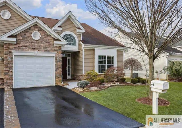 3rd image of 42 Gryphon Dr, Monroe Township, NJ 08831 | MLS# 2661044M