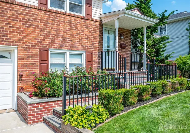 4th image of 12 Dixon Dr, Woodbridge, NJ 07095 | MLS# 2701694R