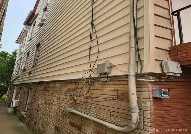 3rd image of 640 Elizabeth St, Perth Amboy, NJ 08861 | MLS# 2700689R