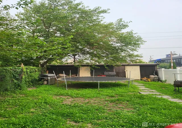 5th image of 640 Elizabeth St, Perth Amboy, NJ 08861 | MLS# 2700689R