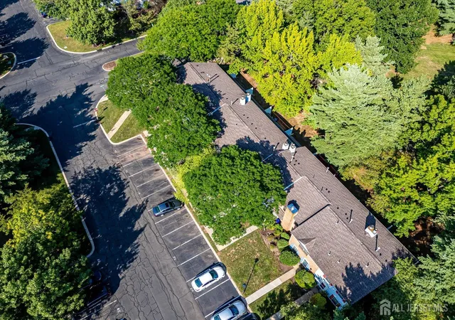 39th image of 5 Pear Tree Ln, Franklin Park, NJ 08823 | MLS# 2701432R