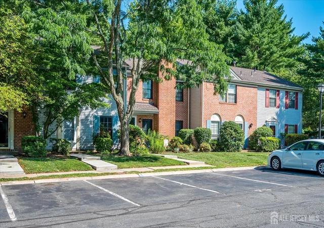 3rd image of 5 Pear Tree Ln, Franklin Park, NJ 08823 | MLS# 2701432R