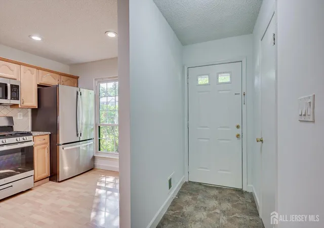 4th image of 5 Pear Tree Ln, Franklin Park, NJ 08823 | MLS# 2701432R