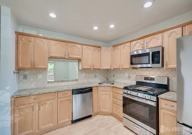5th image of 5 Pear Tree Ln, Franklin Park, NJ 08823 | MLS# 2701432R