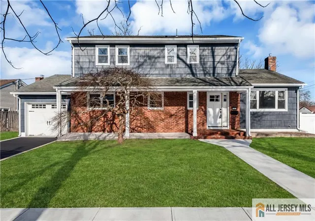 Photo 3 of Single family home for sale at 27 Sheppard Pl, Edison, NJ 08817 | MLS# 2661130M | Listing updated on 2026-06-24