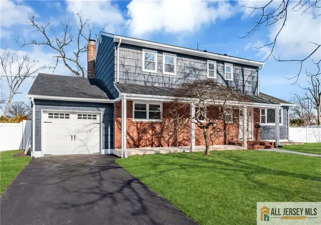 Photo 3 of Single family home for sale at 27 Sheppard Pl, Edison, NJ 08817 | MLS# 2661130M | Listing updated on 2026-06-24