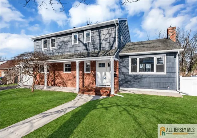 Photo 4 of Single family home for sale at 27 Sheppard Pl, Edison, NJ 08817 | MLS# 2661130M | Listing updated on 2026-06-24