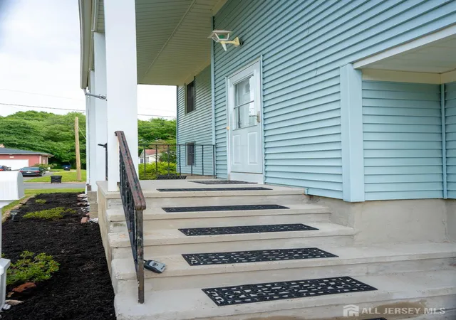2nd image of 47 Inwood Dr, Milltown, NJ 08850 | MLS# 2618386R