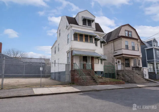2nd image of 211 N 13th St, Newark, NJ 07107 | MLS# 2614110R
