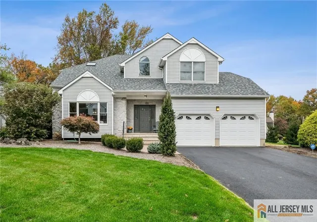 Photo 1 of Single family home for sale at 98 King St, Edison, NJ 08820 | MLS# 2662308M | Listing updated on 2026-09-01