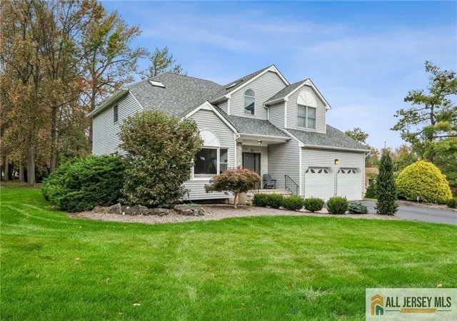 Photo 2 of Single family home for sale at 98 King St, Edison, NJ 08820 | MLS# 2662308M | Listing updated on 2026-09-01