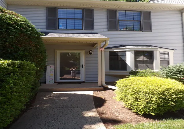Homes for sale in Edison, NJ | 605 Timber Oaks Rd, Edison, NJ 08820 | MLS# 2617552R