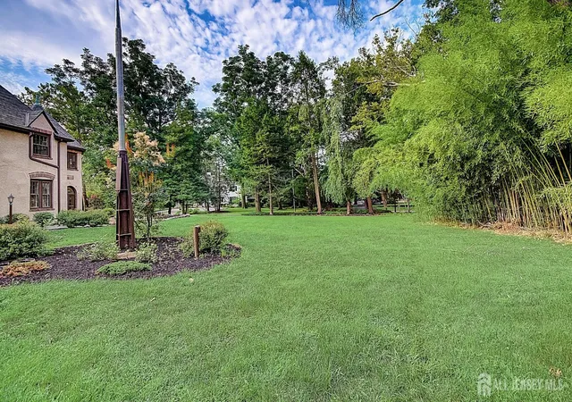 5th image of 1 Orchard Ln, Lawrence Township, NJ 08648 | MLS# 2618467R