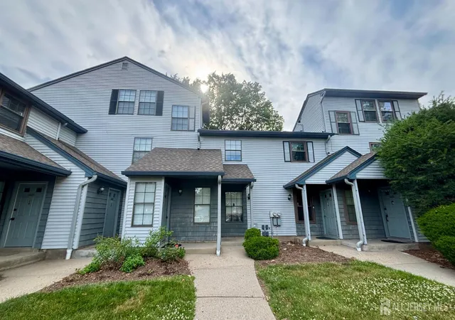 Homes for sale in Iselin, NJ | 1104 Woodbridge Commons Wy, Iselin, NJ 08830 | MLS# 2617791R