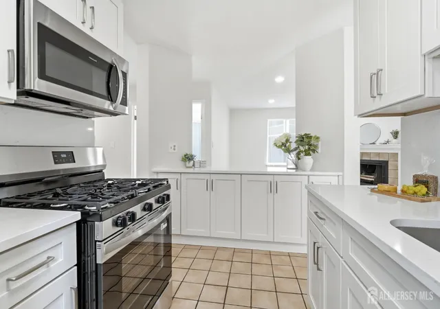 5th image of 93 Gate House Ln, Edison, NJ 08820 | MLS# 2700548R