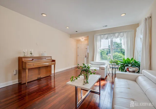4th image of 2 Devon Dr, East Brunswick, NJ 08816 | MLS# 2700539R