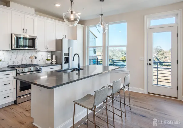 Photo 4 of Condo for sale at 125 Jessie Pl, New Brunswick, NJ 08901 | MLS# 2610614R | Listing updated on 2026-05-15