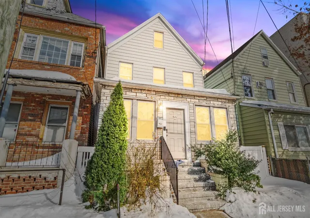 Homes for sale in Elizabeth, NJ | 643 S Park St, Elizabeth, NJ 07206 | MLS# 2610218R