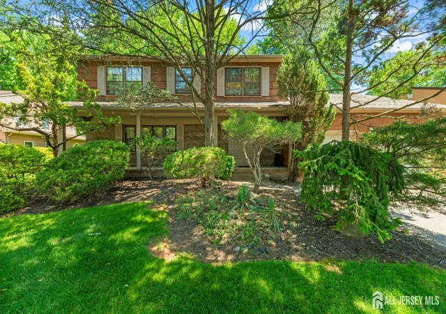2nd image of 11 Aspen Cir, Edison, NJ 08820 | MLS# 2701288R