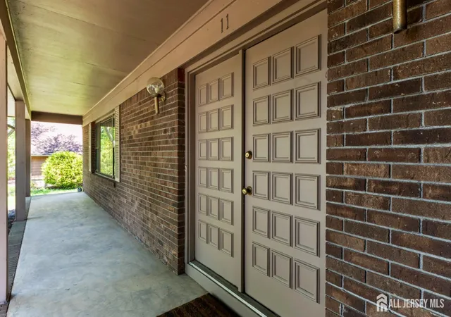 3rd image of 11 Aspen Cir, Edison, NJ 08820 | MLS# 2701288R