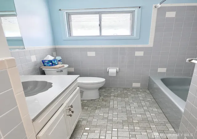 4th image of 122 Southwood Dr, Old Bridge, NJ 08857 | MLS# 2701745R
