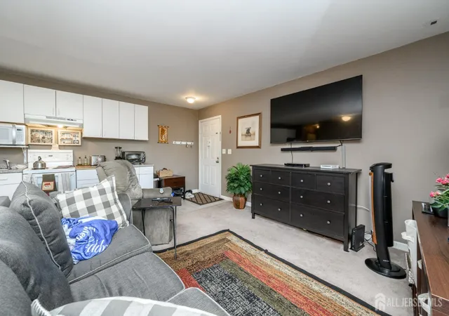 Listing Photo 5 - Condo for sale in building located at 20 Delar Pkwy, Franklin, NJ 08823 - Unit #101