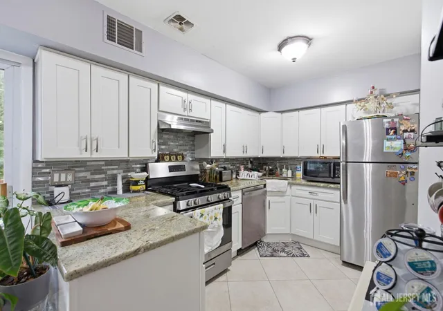 2nd image of 63 63-c Galewood Dr, Matawan, NJ 07747