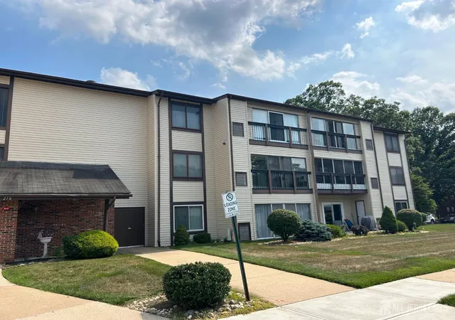2nd image of 278 Crosse Dr, Monroe Township, NJ 08831