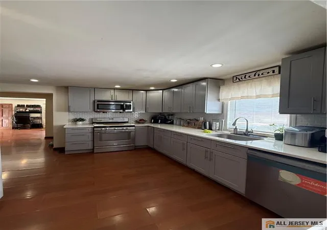 Listing Photo 4 - Condo for sale in building located at 237 Middlesex Ave, Iselin, NJ 08830