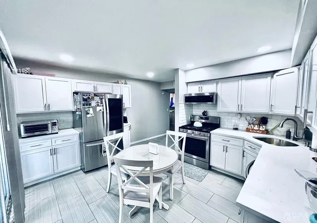 Photo 1 of Condo for sale at 199 199 Evergreen Rd #5B, Edison, NJ 08817 | MLS# 2500351R | Listing updated on 2024-07-24
